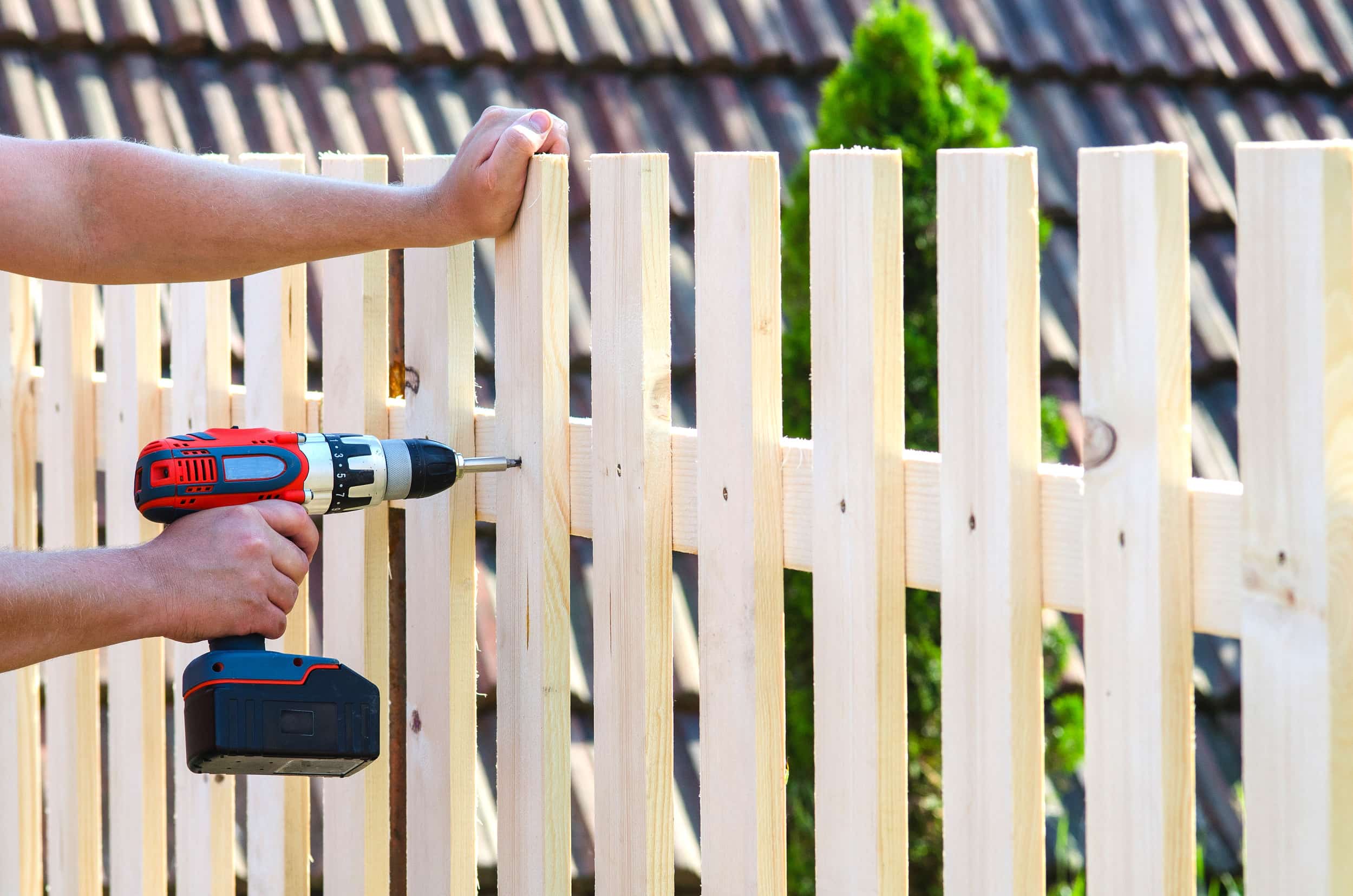 What To Look For When Hiring A Fence Company